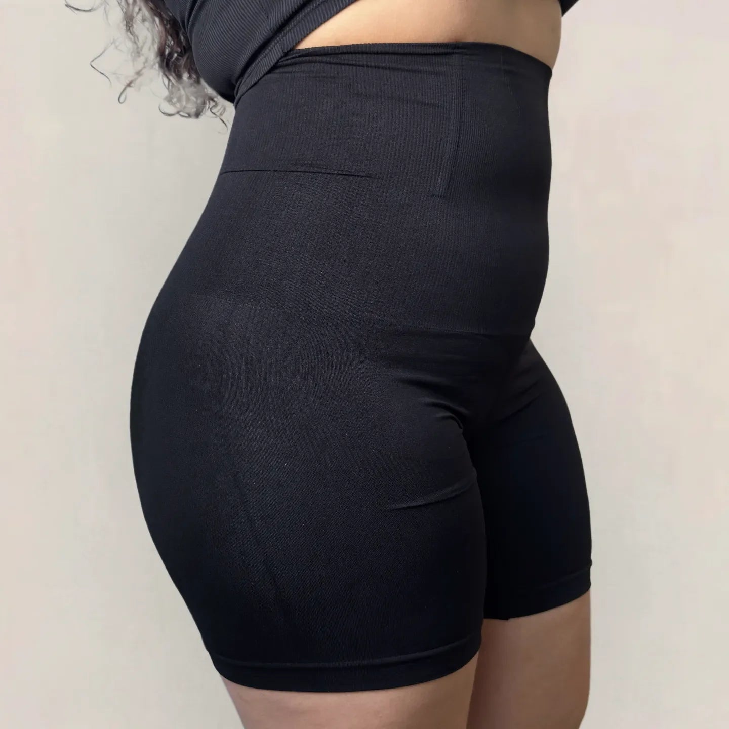 Bermuda modeladora Ultra Shaper tela transpirable